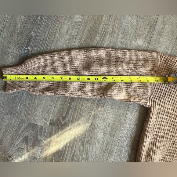 ‘Love’ Sweater - Picture 6 of 6